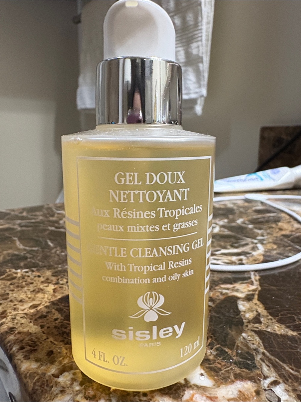 Sisley tropical resin cleaning gel